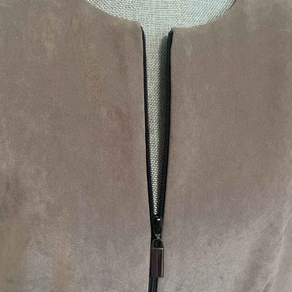 Positive Attitude Women's Taupe Suede Collarless Jacket. Size 14 - Picture 9 of 15